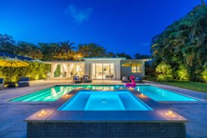 Home Mid Centruy Modern pool area, White Box Interiors
